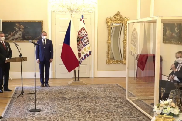 Český prezident Zeman vymenoval Fialu za premiéra