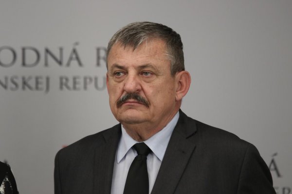 Hrnko z SNS nastúpil ako poradca predsedu parlamentu Kollára zo Sme rodina