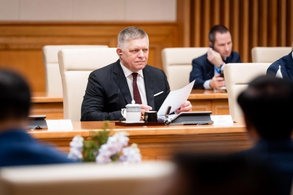 Robert Fico v Moskve zahrá suverenistu, ale Jerevan ukázal, ako mu je ťažko