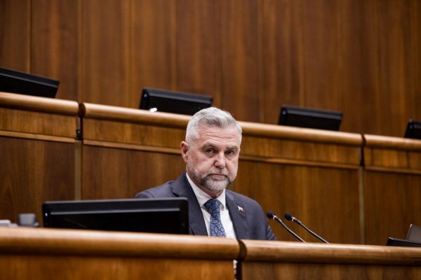 Gašpar ukončil piatkové rokovanie parlamentu predčasne, počas vystúpenia Hlinu