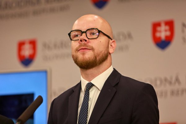PS vyzýva ministrov Hlasu, aby odvolali splnomocnenca vlády Kotlára