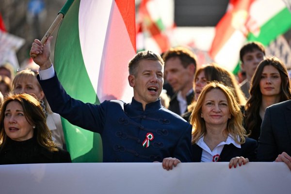 Davy ľudí v Budapešti. Magyar sľúbil také veľké volebné víťazstvo, že ho uvidia až z Kremľa