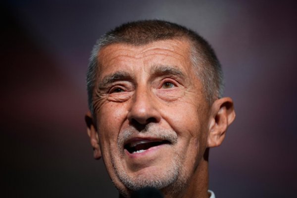 Babiš odovzdal Pavlovi nominácie na ministrov, je medzi nimi aj šéf ŽSR