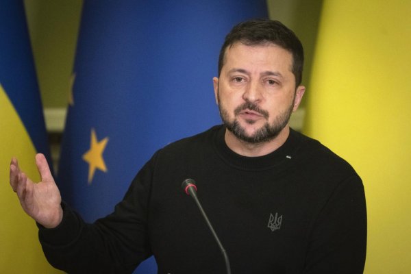 Zelenskyj nie je pripravený na rozhovory s Ruskom, pozval na Ukrajinu Trumpa