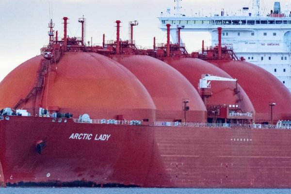 Bloomberg: Čína potichu buduje „tieňovú flotilu“ tankerov na dovoz ruského LNG