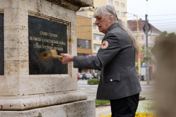 Peter Kalmus odstránil časť názvu na ruskom pamätníku 