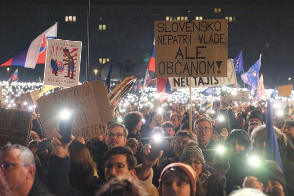 Po celom Slovensku pokojne protestovalo približne 100-tisíc ľudí