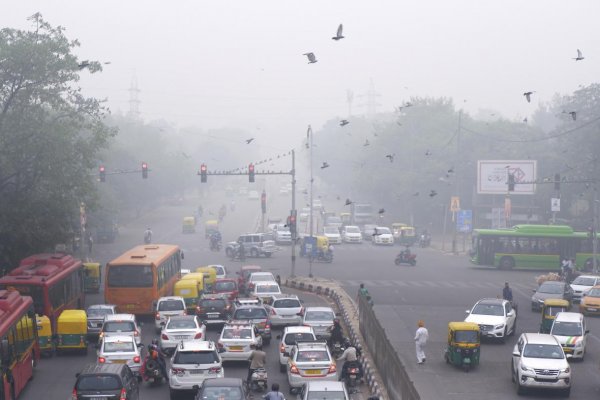 V indickom Dillí obmedzili kvôli smogu dopravu osobnými automobilmi