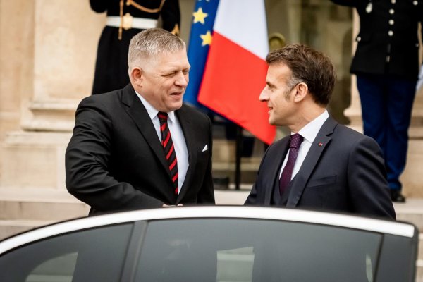Fico uviedol, že s Macronom hovoril o strategickom prebudení Únie a kritizoval Európsku komisiu
