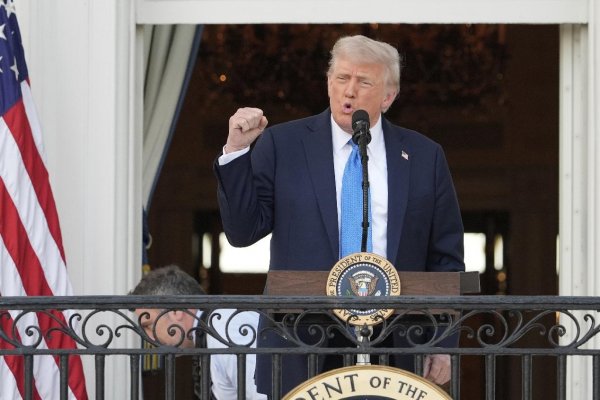 Trump zakázal vstup do USA väčšine zahraničných študentov prijatých na Harvard — čo to znamená podľa Martina Mojžiša