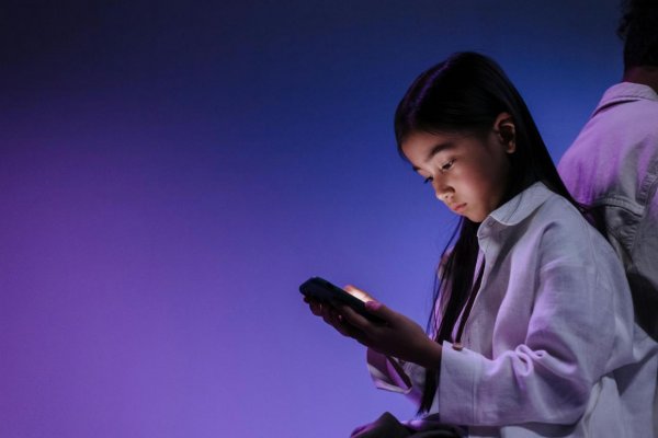 Deti na WhatsAppe odhaľujú viac, než by mali. Lákajú aj anonymov s nevhodnými správami