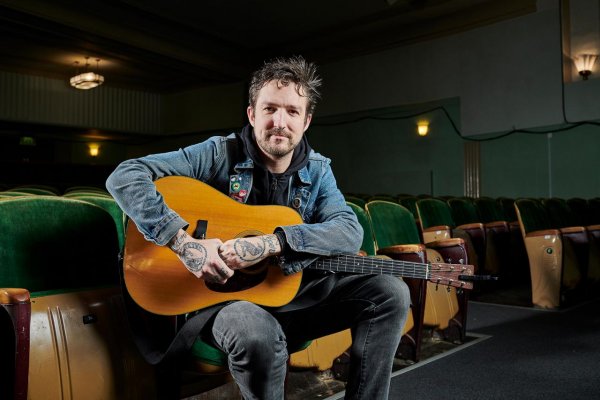 Frank Turner: Daj mi gitaru a publikum, nič viac nepotrebujem