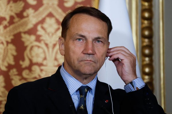 Sikorski: Orbánov skorumpovaný nacionalizmus nie je vlastenectvom