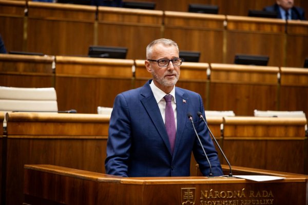 Šimečka: Koalícia mení rokovací poriadok, pretože nechce počúvať kritiku