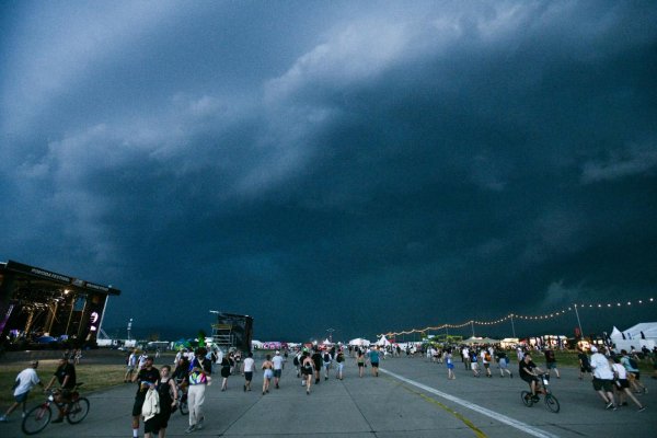 Festival Pohoda po intenzívnej búrke a páde stanu predčasne ukončili