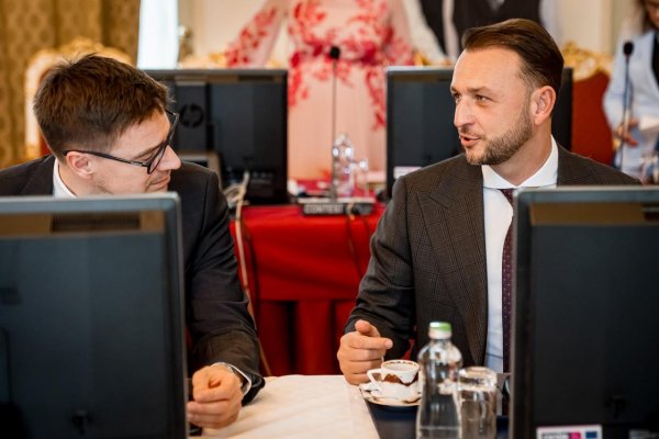 Politológ: Šutaj Eštok nie je Harry Potter. Magyarove tvrdenia o migrantoch môžu byť pravdivé hneď z niekoľkých dôvodov