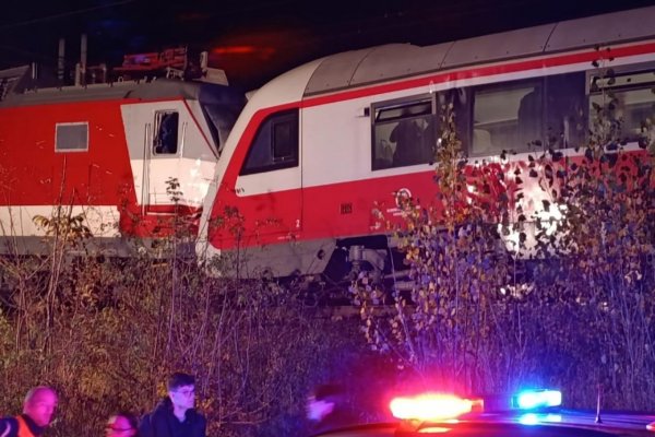 Medzi Bratislavou a Pezinkom sa zrazili vlaky, hlásia viacero zranených