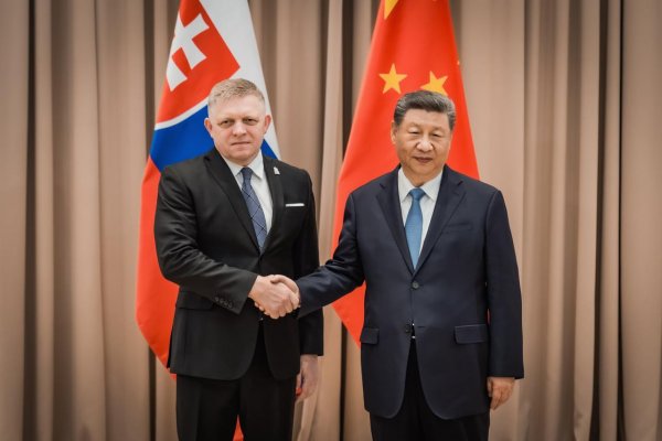 Podľa Fica je liberálna demokracia neefektívna a máme se poučiť u súdruhov v Číne a Vietname. Tak veľa štastia