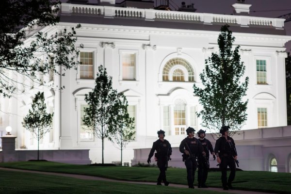 Podozrivého zo streľby obvinili z pokusu o atentát na Trumpa