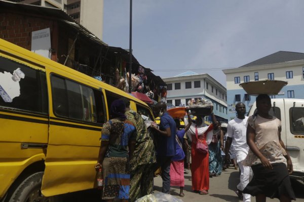 Pri útoku v Nigérii umrelo 21 civilistov, v krajine sa bojuje o zdroje vody a pastviská