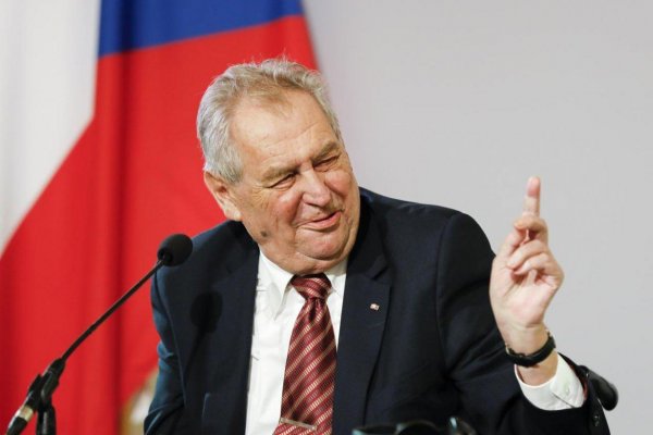 Senát urobil prvý krok k tomu, aby prezident Zeman prišiel o právomoci 