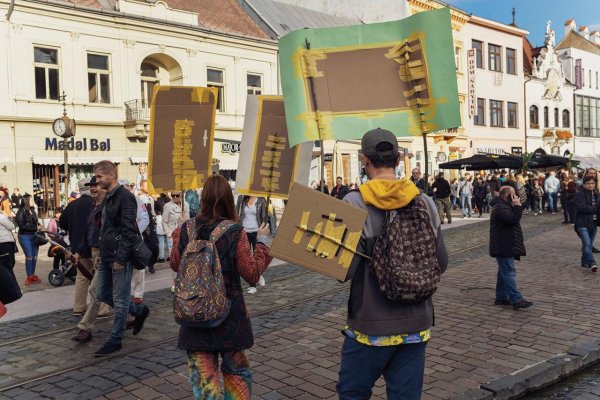 Esej: Posledné dni politiky?
