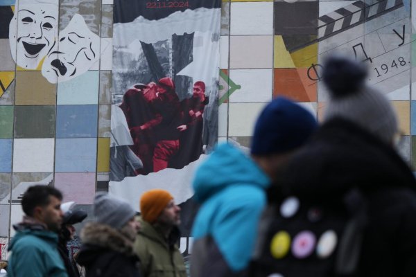 Rok po tragickej udalosti v Novom Sade a protesty v Srbsku: úspechy, zlyhania a očakávania