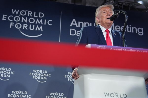 Trump si v príhovore v Davose viackrát pomýlil Grónsko s Islandom