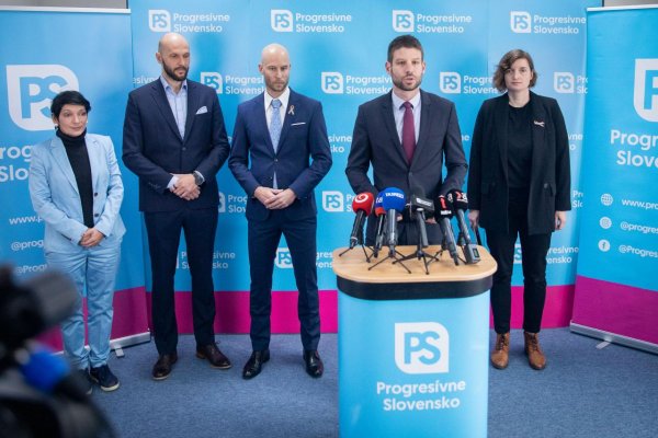 Prekážkou na prijatie registrovaných partnerstiev sú poslanci, spoločnosť je pripravená, tvrdí Šimečka