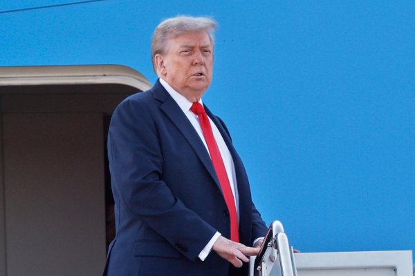 Trump chce už do budúceho piatku usporiadať summit so Zelenským aj Putinom
