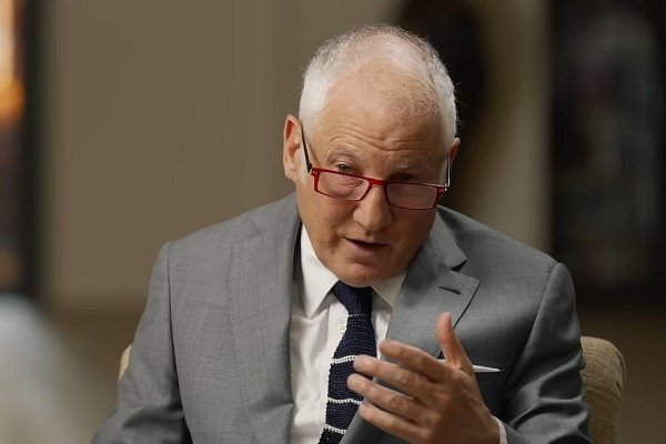 Čo sú totality? 5 oporných stĺpov, na ktorých stoja a padajú, vymenúva Stephen Kotkin