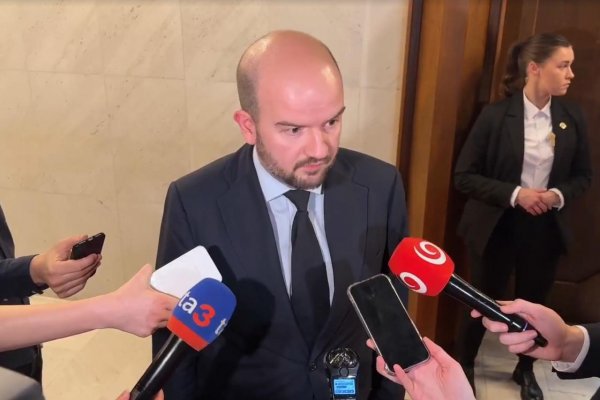 Dubéci: Toto je noc mafiánskeho prevratu, tu sa robia zákony pre mafiánov, korupčníkov a ľudí, ktorí rozkrádajú túto krajinu