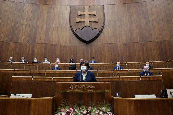 Poslanci neodobrili správu o činnosti ombudsmanky za minulý rok, kotlebovci tlieskali