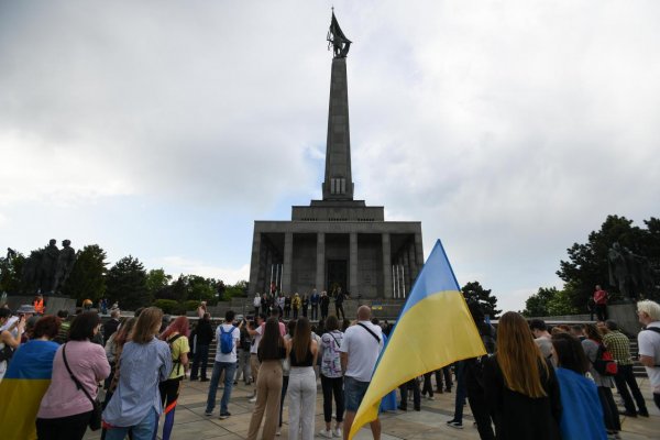 Slavomíra Henčeková: My a oni na Slavíne