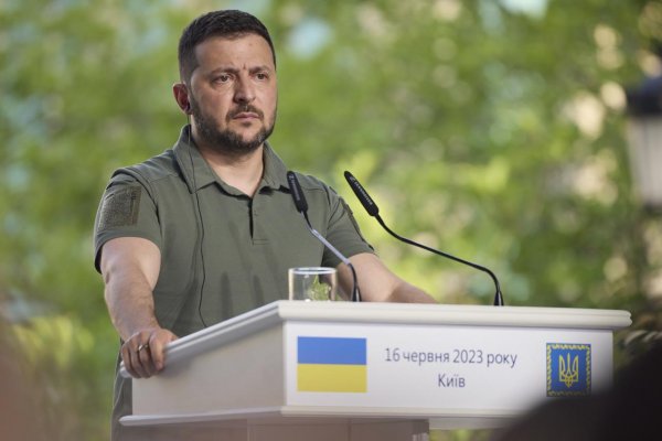 Šialenec, ktorý sa kvôli svojej slabosti zahnal do bunkru, povedal o Putinovi Zelenskyj