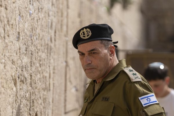 Boje v Gaze sa nezastavia, kým Hamas neprepustí izraelských rukojemníkov, vyhlásil Zamir