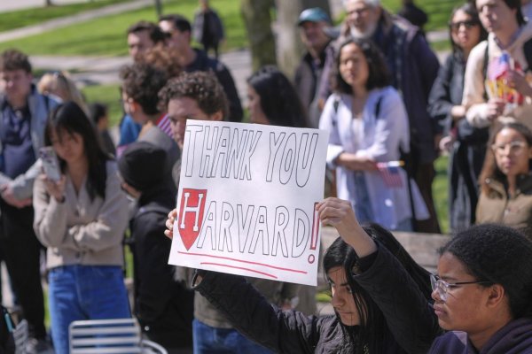 Americký súd dočasne zablokoval zákaz prijímania zahraničných študentov na Harvard