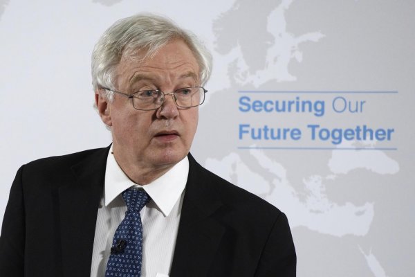 Britský minister pre brexit David Davis odstúpil zo svojej funkcie, nahradí ho Dominic Raab