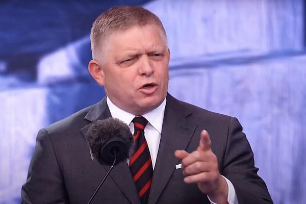 Štefan Hríb: Sme fašisti? Páni Fico s Putinom sa na tom zhodujú