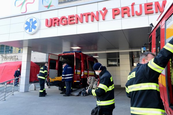 Pacient napadol v bratislavskej nemocnici iného pacienta a dvoch zdravotníkov