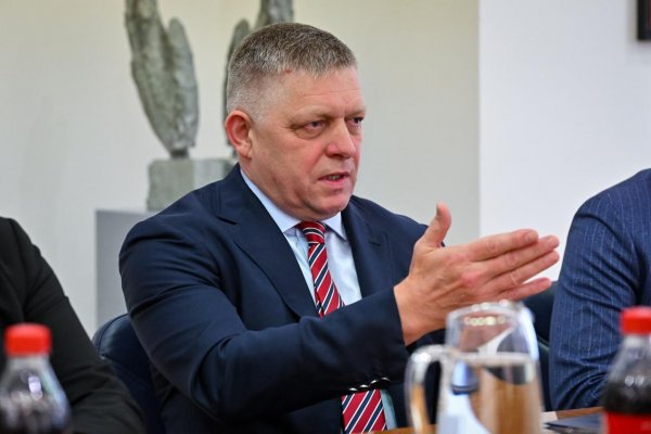Fico chce vytvoriť tlak na oživenie rokovaní vlád SR a ČR, aj na znovuobnovenie myšlienky V4