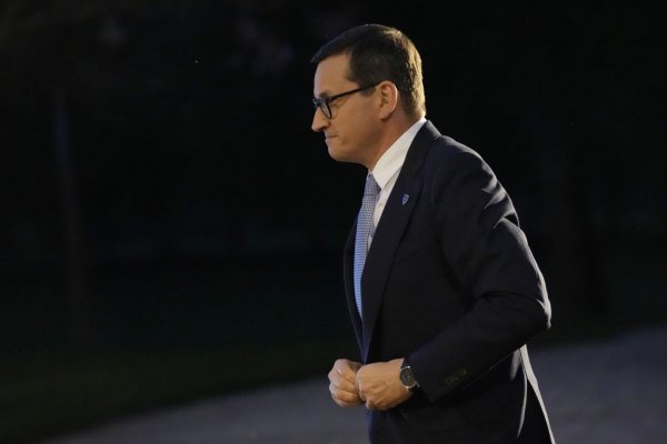 Morawiecki verdikt Ústavného súdu privítal, Tusk vyzýva na protesty 