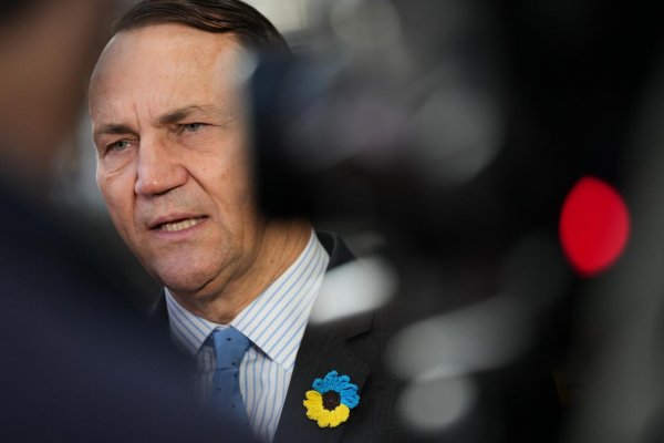 Sikorski: Vojna na Ukrajine určí tretí pilier svetového poriadku - Rusko či EÚ