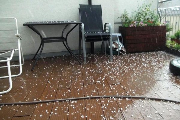 V Bratislave padali krúpy