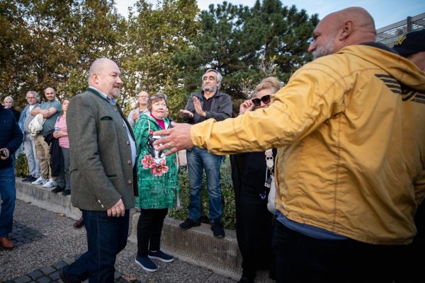 Stovky ľudí pred Prezidentským palácom protestovali proti nevymenovaniu Huliaka