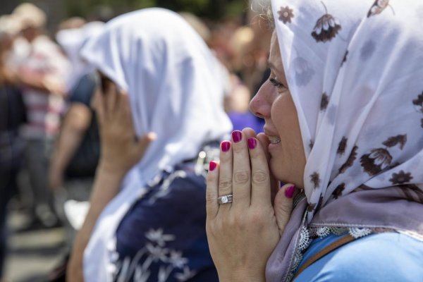 V Sarajeve si uctili novonájdené obete srebrenickej masakry