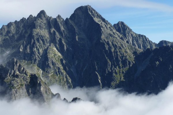 Na Lomnickom štíte sa postupne oteplilo o 15 stupňov