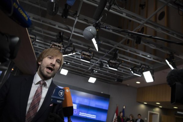 Rezignoval český minister zdravotníctva, ktorému Babiš stopol nariadenie používania rúšok