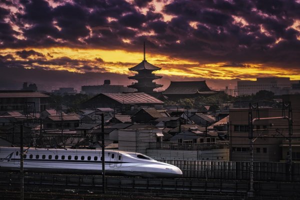 K symbolom Japonska patrí šinkansen. Vlaky jazdiace po tejto vysokorýchlostnej trati mávajú rekordne krátke meškania