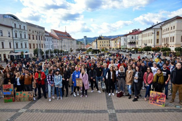 Poslanci Európskeho parlamentu odhlasovali vyhlásenie stavu klimatickej núdze